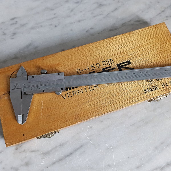 old caliper from Whale Brand 0-150 mm/ vintage caliper / made in China