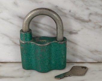 old padlock 70s / 80s steel lock / VINTAGE padlock / LOCK with key