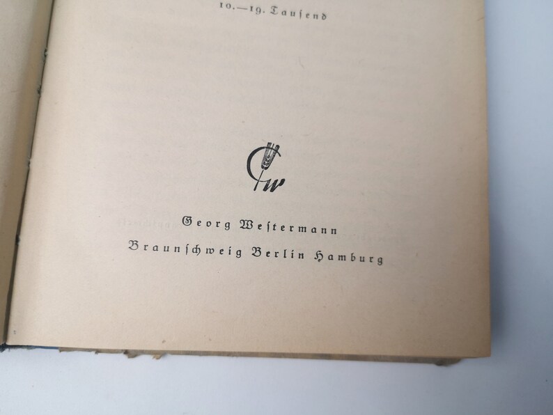 May include: Black and white image of a book's copyright page. The page includes the text "10.-19. Tausend" and a logo with the text "Georg Westermann" and the cities "Braunschweig Berlin Hamburg".
