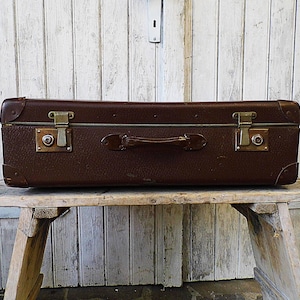 old, large suitcase / 1940s / vulcanized fiber / travel suitcase / luggage