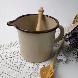 kleine emaille kan / melkpot / EMAILLE pot / potje / pollepel pot / handvat pot / jaren &#39;50 / vintage