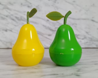 Vintage plastic pepper and salt shakers / Salt and pepper / 1970s