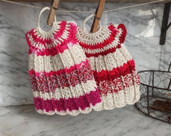 2 bunte Topflappen - ein Paar gehäkelte Topflappen, rosa/ pink / weiß / rot  Handarbeit, Bauern, Landhaus