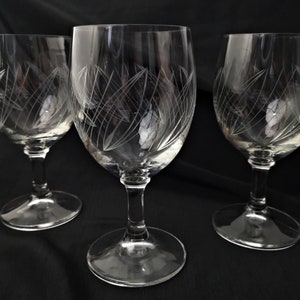 3 zarte Wassergläser / Vintage Weingläser / Rotweingläser / mit Schliff, geschliffene Gläser