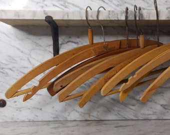 10 old wooden clothes hangers / mixed lot of wooden clothes hangers - set of 10 hangers (B)