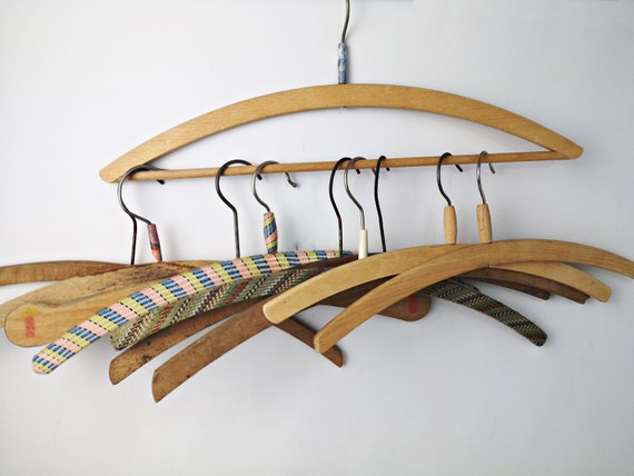 Ineenstorting onze Weekendtas 10 oude houten hangers / bundel houten hangers / set van 10 - Etsy België