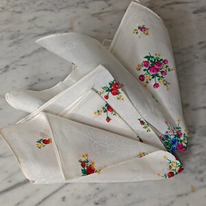 3 vintage handkerchiefs / women's handkerchiefs made of cotton / fabric handkerchiefs with roses / zero waste / double fish