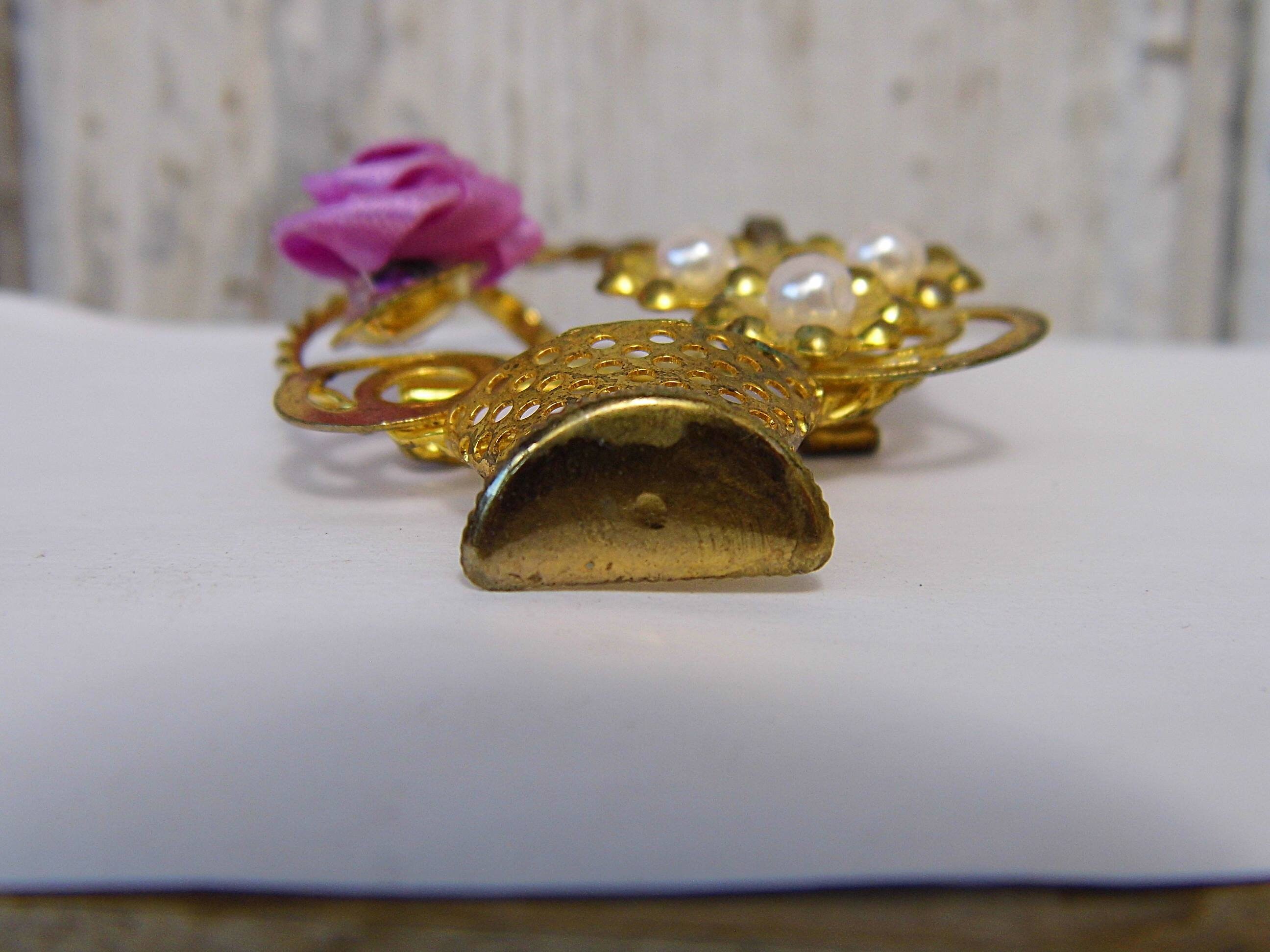 * vintage brooch ୨୧ *✵ ヴィンテージ ブローチ (f) Vintage Brooch / Pin / Costume Jewelry / Gold-colored
