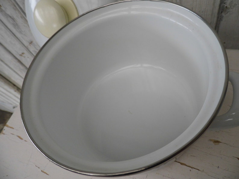 floral pattern 70s Enamel cooking pot retro