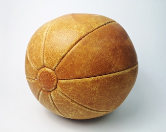 large medicine ball / vintage school leather gym ball / 4.85kg / 10.68 lb / Ø 33 cm / fitness / sports / stool / seat