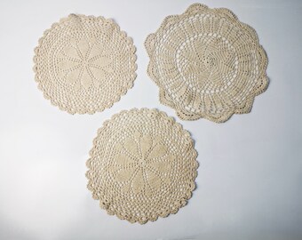 3 crochet doilies in beige / vintage tablecloths / coasters / MACRAME / lace work / handmade