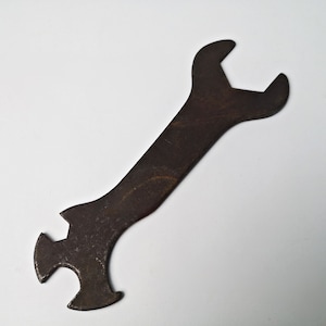 flat on-board tool / bicycle / motorcycle / vintage car / spanner / maintenance tools / vintage car key / tool / old tool