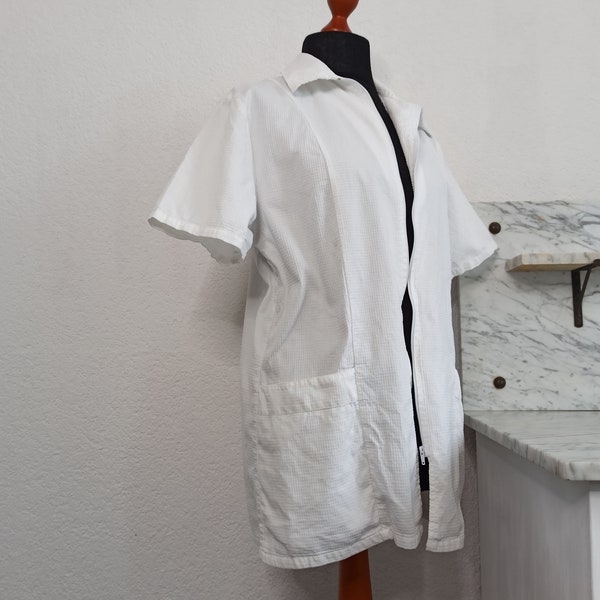 Retro tunic / vintage workwear / white cotton apron / white coat / doctor's jacket