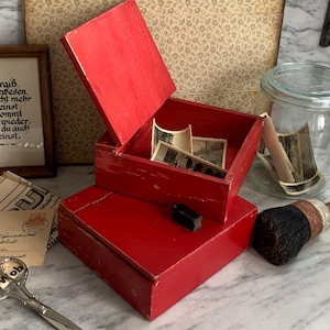 2 small, red wooden boxes from the sewing box - vintage wooden box for storage / small shabby boxes