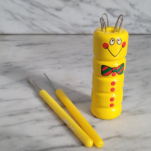old wooden knitting toy / small knitting toy / 1990s