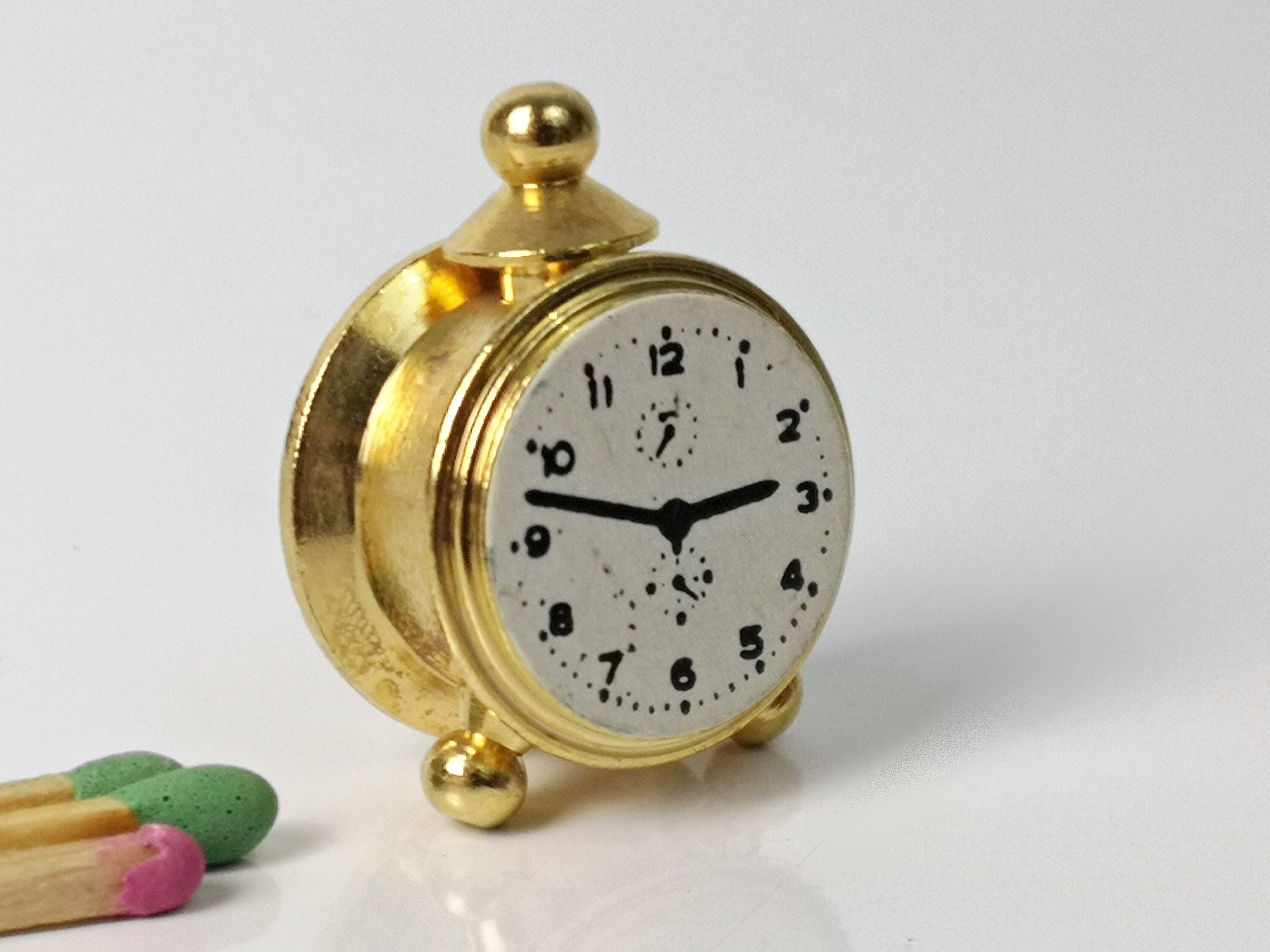 Mini Uhr Anhänger Vintage Bronze Metall 13mm Puppenhaus liefert Winzige Uhr  Anhänger UK Verkäufer - .de