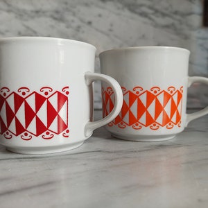 2 pieces of old small coffee mugs / coffee cup / 2 cups