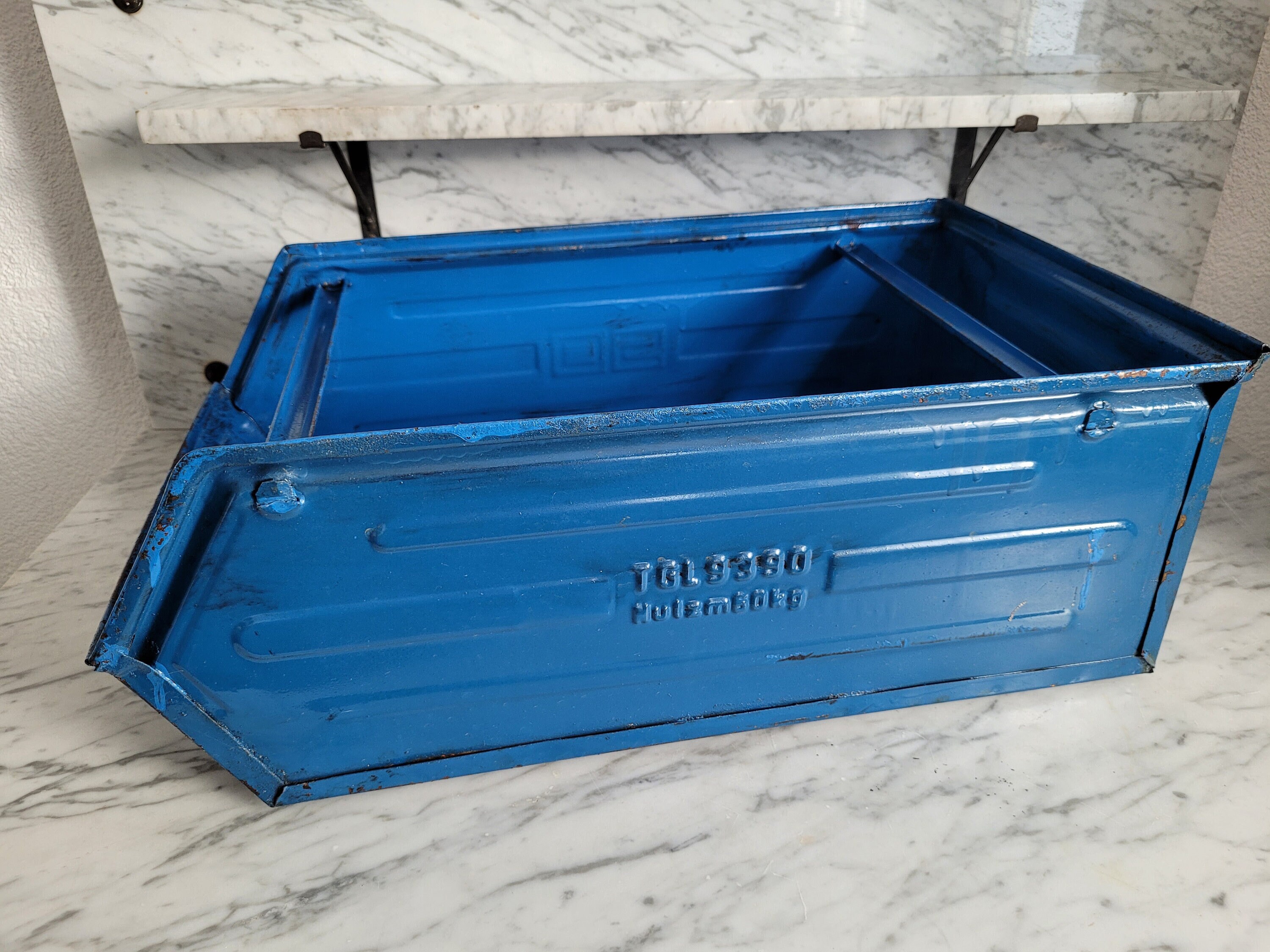 Große Stapelbox im Industrielook / Metallkiste / INDUSTRIAL / Metall-Box / Stapelkiste in blau / Werkstatt / Lager / Lagerbox