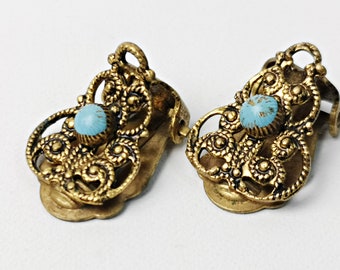 Vintage brass clip earrings with blue stone / earring / costume jewelry / turquoise stone