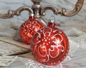 2 rote Weihnachtskugeln - alter Christbaumschmuck / Weihnachtsschmuck / Ornamente Set - Kugeln aus Glas - Weihnachtsdeko shabby