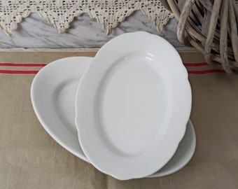 2 small oval vintage plates/serving plates in white