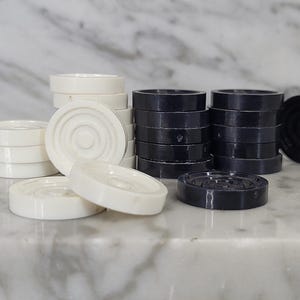 24 Checkers - Nine Men&#39;s Morris game pieces made of plastic 2 colors / 12 white and black pieces each for board games / figures, chips parlor games