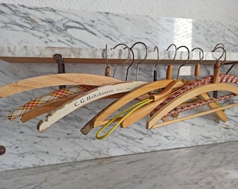 10 retro wooden hangers / clothes hangers / different coat hangers (B)