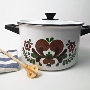 Vintage enamel pot / enamel pot with lid / retro cooking pot / 70s / Vintage Flowers
