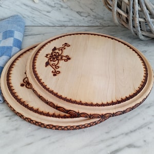 Vintage cutting boards / round kitchen board / 2 decorated boards / rustic breakfast boards / wooden board / cutting board