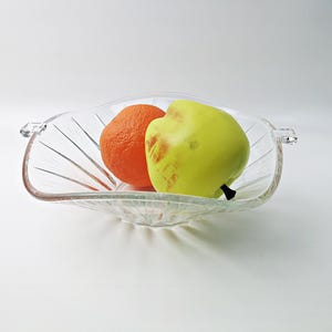 Vintage fruit bowl with handle / bowl made of glass / pressed glass / clear glass bowl