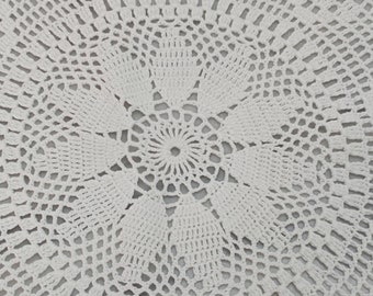 Vintage crochet blanket - round tablecloth Ø 107 cm - crocheted doily - medium-sized, white tablecloth 42 "