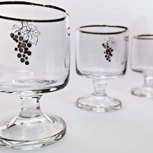 3 small glasses made of thick glass / tasting glasses / shot glasses / wine glasses with gold decoration / gold rim glasses / grapevine decoration