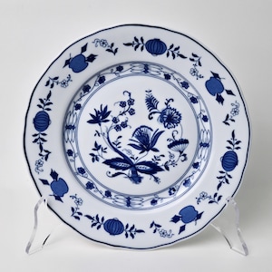 weißer  Ersatz Teller mit Zwiebelmuster Original WELLCO Design Krefeld / Kuchenteller / Keramikgeschirr / 19,8 cm / 7.8"