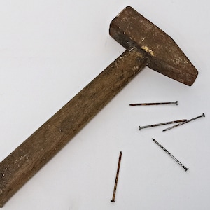 großer schwerer Hammer, altes Werkzeug - Industrial - Basteln - Nageln Polstern Vorschlammer, hammern