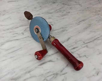 small hand drill / hand drill / drill crank / hand crank / old tool / GDR