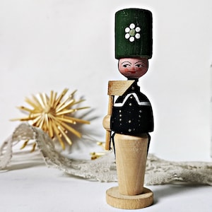 small wooden figure, wood, nutcracker, Erzgebirge, German, hand-painted, 10 cm, soldier, miniature