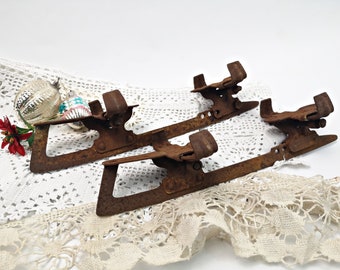 oude roestige metalen schaatsen / roestige patina / betoverende kerstversiering