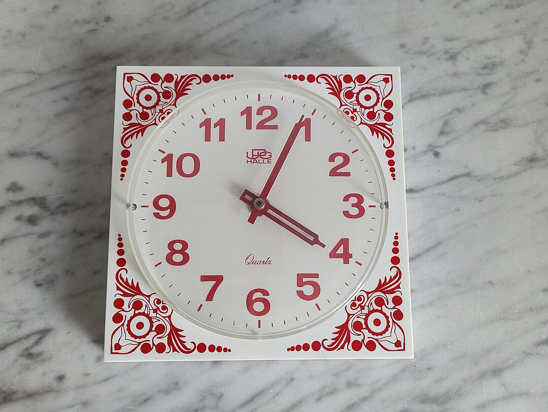 Vintage Kitchen Clock / Plastic Wall Clock / 1970s GDR / Kienzle Quartz