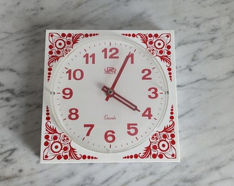 Vintage kitchen clock / plastic wall clock / 1970s GDR / Kienzle quartz clockwork / Made in Germany
