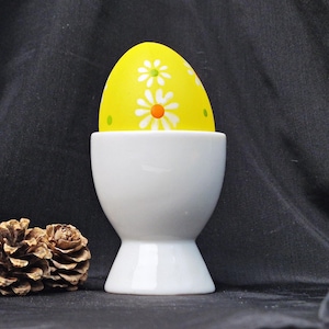 Simple single white egg cup / holder for breakfast eggs