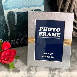 Vintage picture frames / retro metal frames / photo frames for portraits / standing frames, portrait frames / Made in China