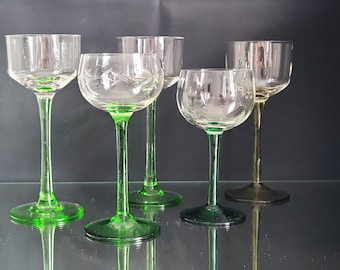 Mixed lot: 5 glasses with green stems / vintage wine glasses / set of 5 different crystal glasses / 1920s - 1950s / Art Nouveau