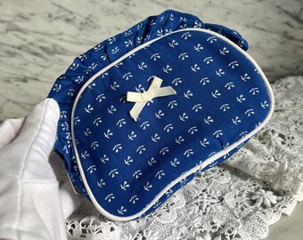 Vintage makeup bag / cosmetic bag / small toiletry bag / make-up bag / travel case / cosmetic case / travel first-aid kit