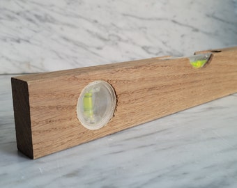 old short spirit level made of wood / length: 40 cm / old tool
