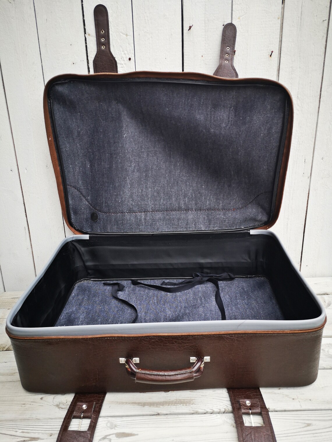 24 hard suitcase