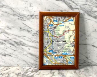 small vintage picture frame / photo frame / portrait frame / wooden frame / wooden frame with gold border