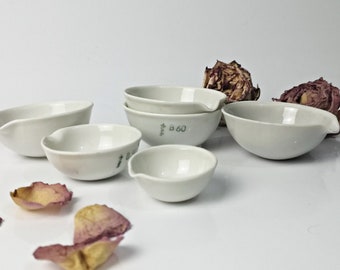 Vintage evaporating bowls made of porcelain with spout / half-height or half-deep shape / glazed inside and outside / pharmacy / Made in Germany