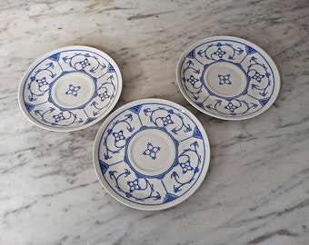 3 saucers / underplates / small plates / replacement / blue / white / Indian blue / strawflower pattern / blue saks