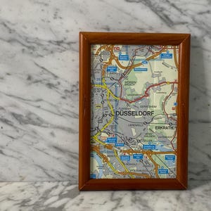 small vintage picture frame / photo frame / portrait frame / wooden frame / wooden frame with gold edge
