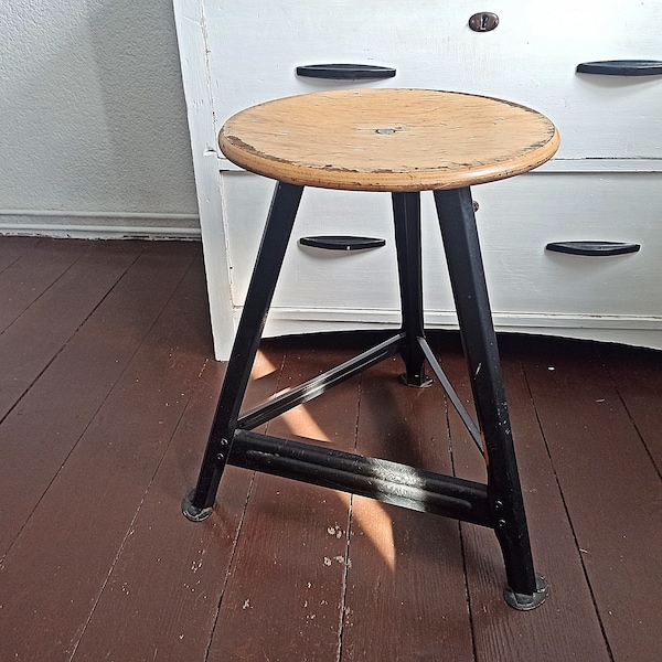 Hocker / Werkstatthocker / Metallhocker aus den 90er Jahren / Industrial / Bauhausstil